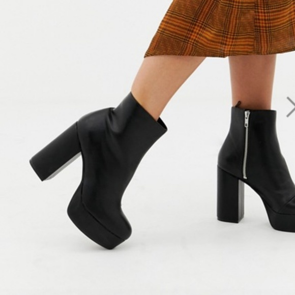 Black leather booties - Picture 2 of 2